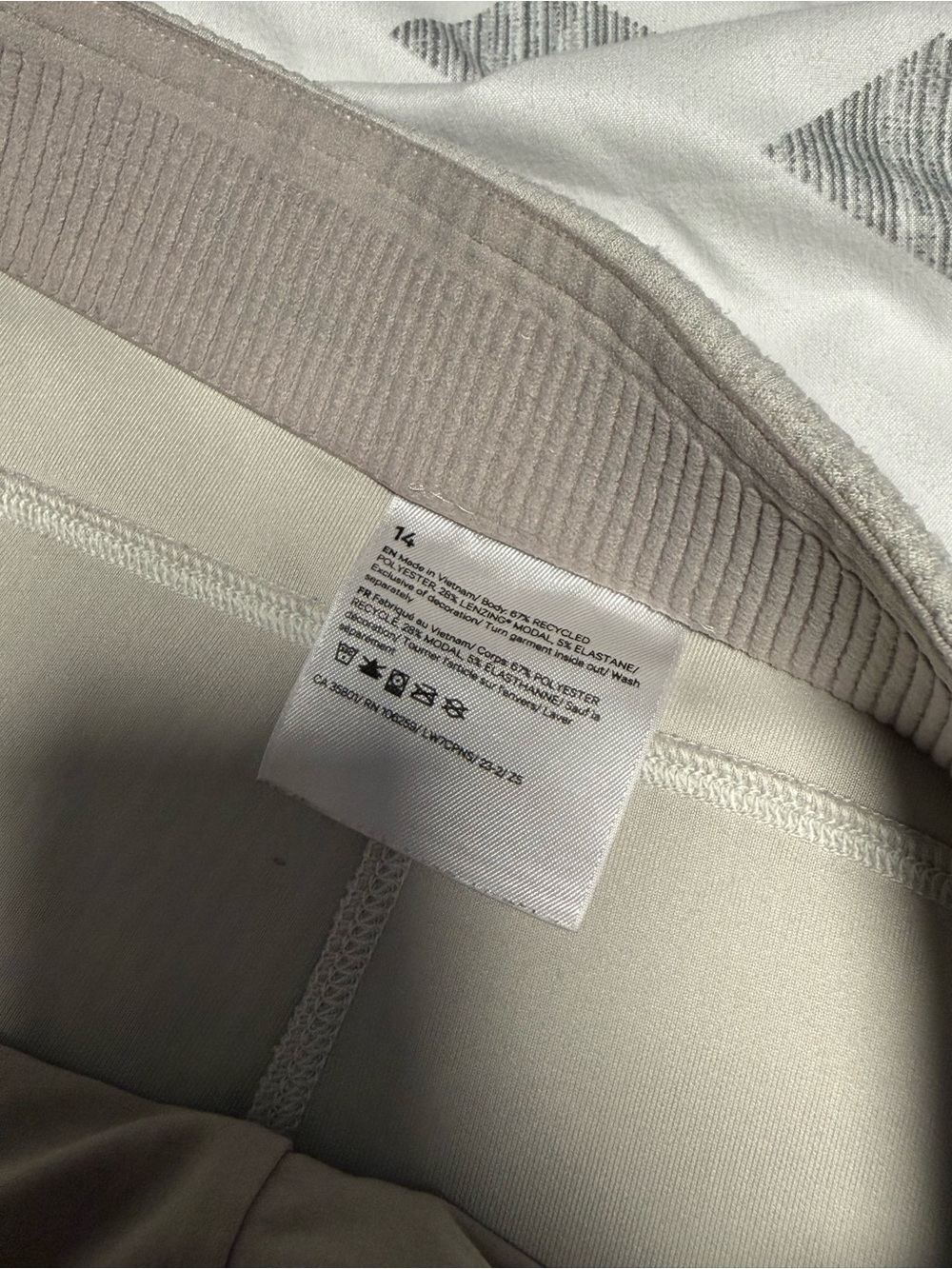 Lululemon Ribbed Softstream High Rise 2” Shorts - Picture 4 of 4
